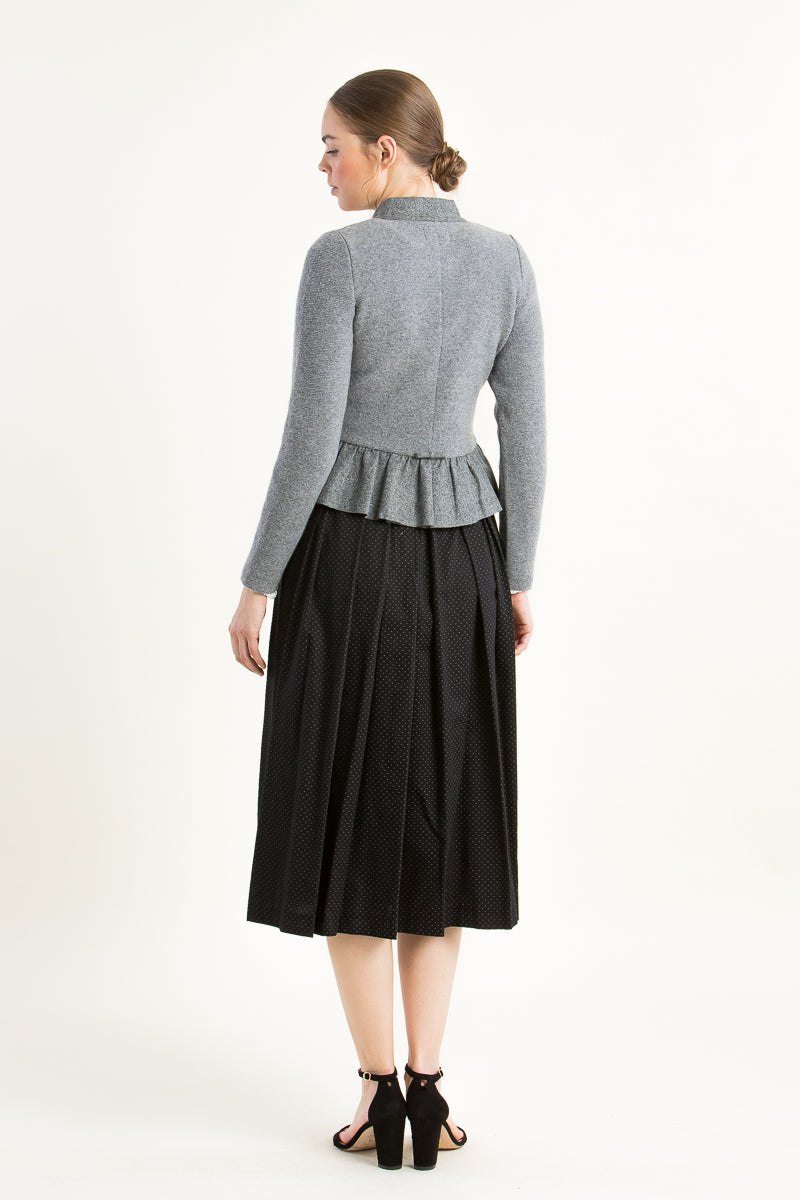 Heidi Trachtenstrickjacke Damen Hellgrau Getragen | Heidi Women's Traditional Knit Jacket Light grey worn