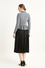 Heidi Trachtenstrickjacke Damen Hellgrau Getragen | Heidi Women's Traditional Knit Jacket Light grey worn