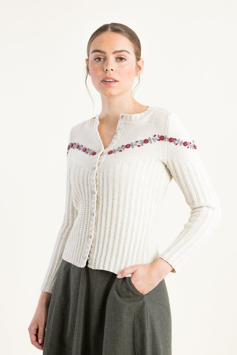 Heidi Trachtenstrickjacke Damen Ecru Detail | Heidi Women's Traditional Knit Jacket Ecru detail