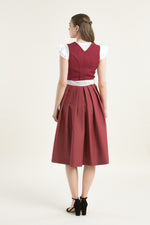 Heimatglück Leinendirndl Vivienne rot Detail Schürze ton-in-ton | Heimatglück linen dirndl Vivienne red tone-in-tone apron detail