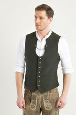 Heimatglück Miesbacher Weste Maximilian oliv Detail | Heimatglueck Miesbacher vest Maximilian olive detail
