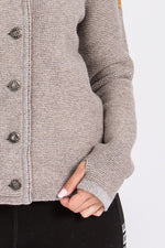 Liebling Kapuzenjanker Damen Katharina Marmor/Trüffel Rückansicht | Liebling Women's Hooded Cardigan Katharina Marble/Truffle back view