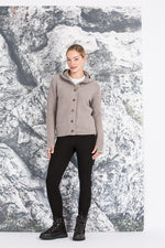 Liebling Kapuzenjanker Damen Katharina Marmor/Trüffel Vorderansicht | Liebling Women's Hooded Cardigan Katharina Marble/Truffle front view
