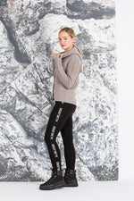 Liebling Kapuzenjanker Damen Katharina Marmor/Trüffel Getragen | Liebling Women's Hooded Cardigan Katharina Marble/Truffle worn