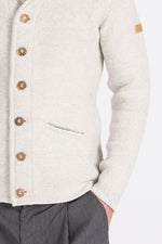 Liebling Strickjanker Martl Natur/Kiesel Getragen | Liebling knit jacket Martl Natural/Pebble worn