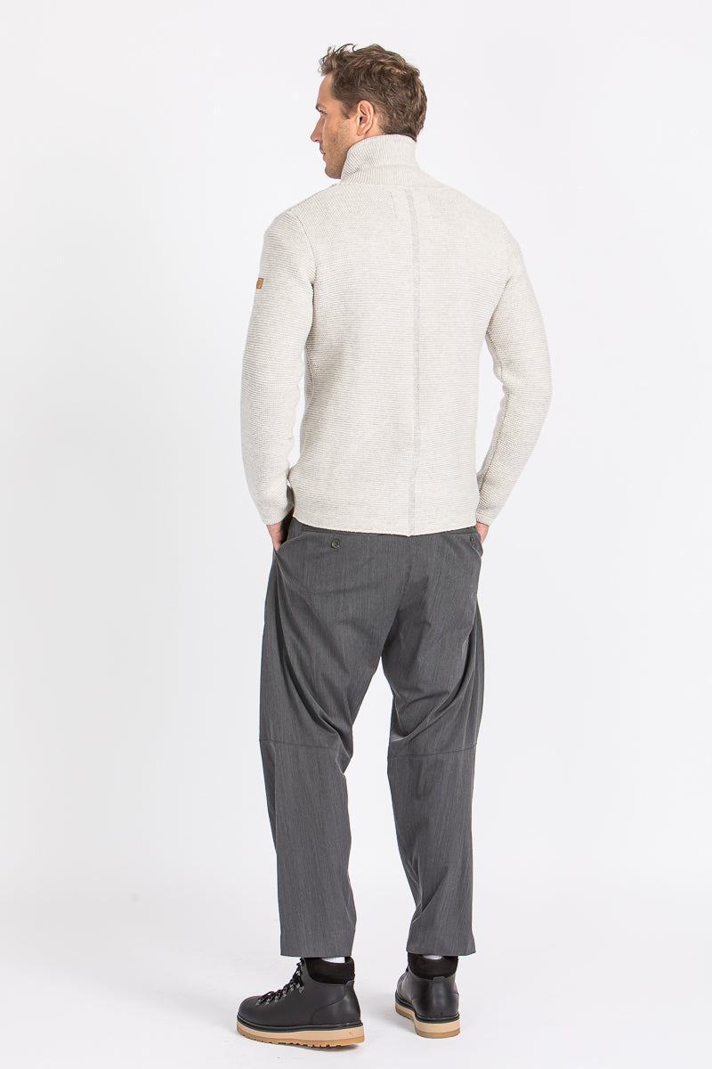 Liebling Strickjanker Martl Natur/Kiesel Getragen | Liebling knit jacket Martl Natural/Pebble worn