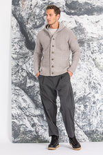 Liebling Kapuzenjanker Thomas Marmor/Trüffel Vorderansicht | Liebling hooded knit jacket Thomas Marble/Truffle front view