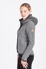 Liebling Kapuzenjanker Vera grau/anthrazit Getragen | Liebling hooded knit jacket Vera grey/anthracite worn