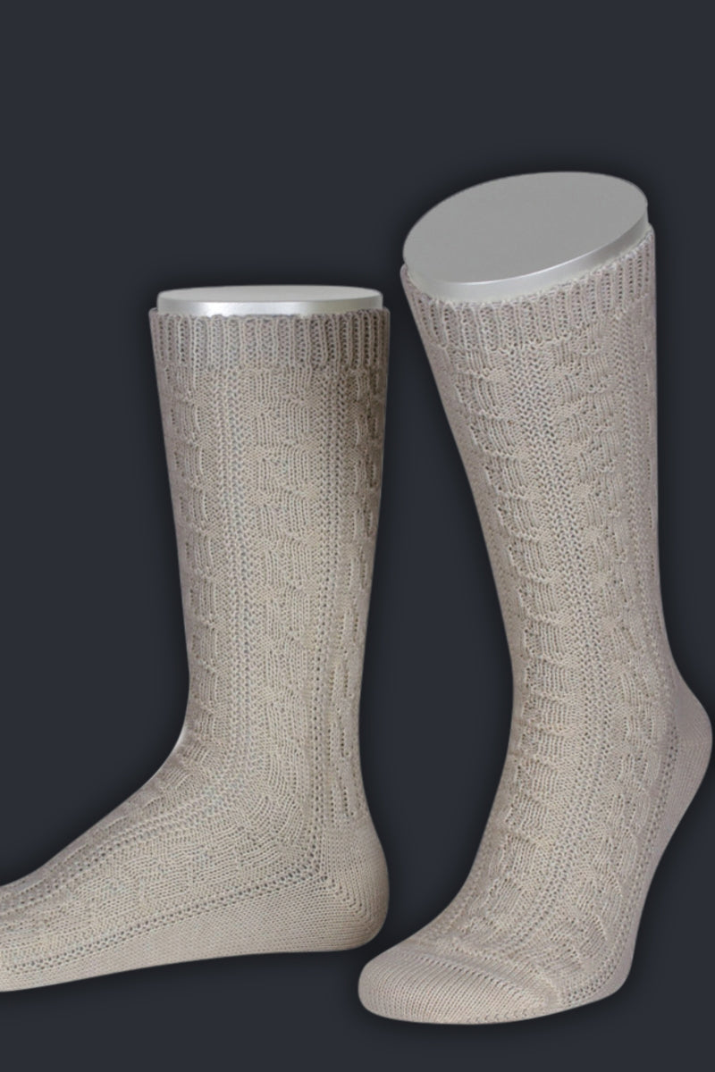 Lusana Herren Trachtensocken L5697 Graumeliert Zopfmuster Detail | Lusana men's traditional socks L5697 grey melange cable pattern detail