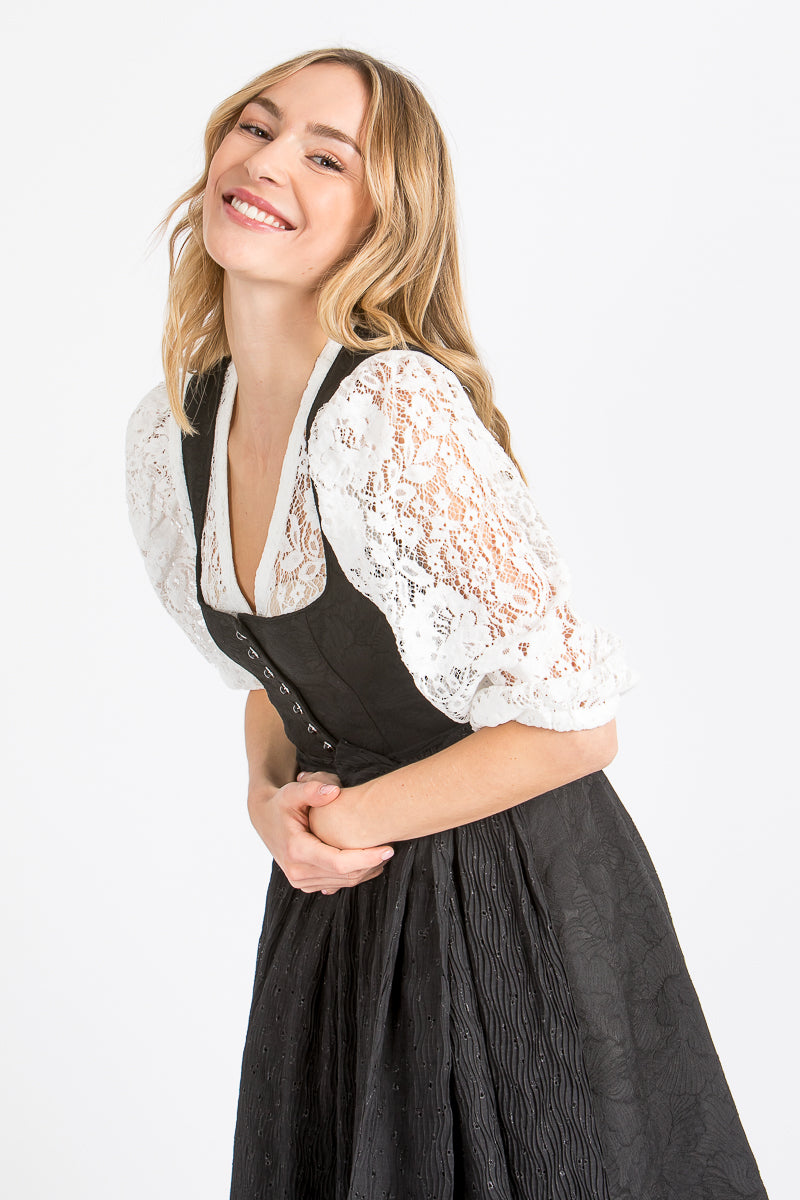 Madame Marie Dirndlbluse Roselina offwhite Detail Puffärmel | Madame Marie Dirndlbluse Roselina offwhite sleeve detail