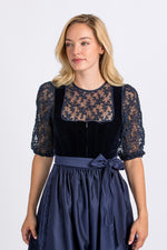 Madame Marie Samtdirndl Noctuna nachtblau Detail Ausschnitt | Madame Marie Samtdirndl Noctuna night blue neckline detail