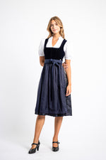 Marjo Samtdirndl Rabenstein midnight