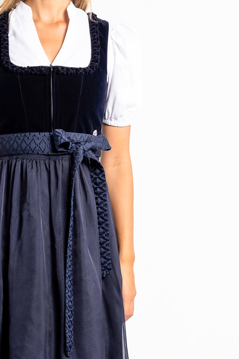 Marjo Samtdirndl Rabenstein midnight