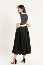 Sportalm Dirndl Freundorf schwarz Detail Schürze | Sportalm Dirndl Freundorf black apron detail