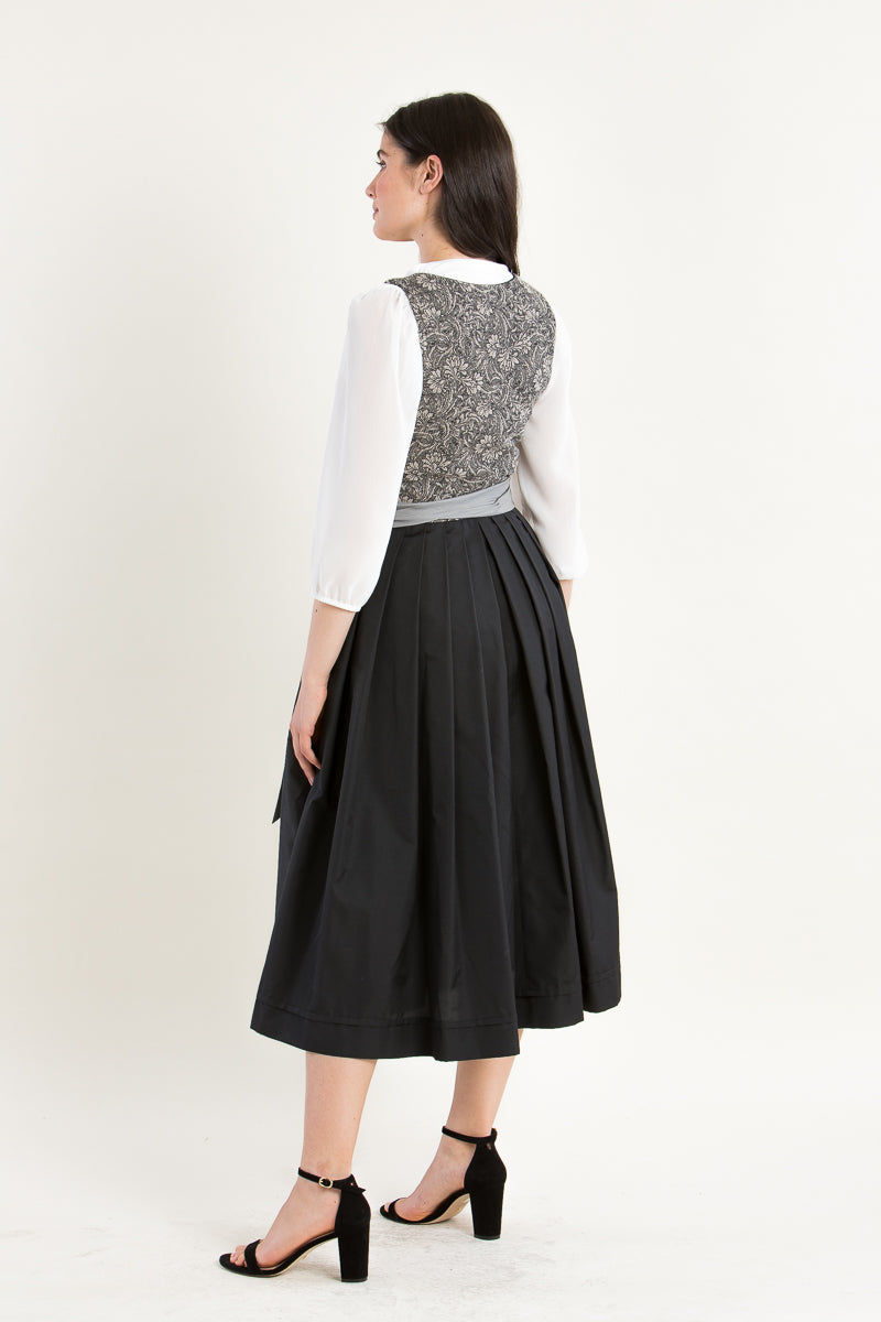 Sportalm Dirndl Teesdorf schwarz Detail Schürze | Sportalm dirndl Teesdorf black apron detail