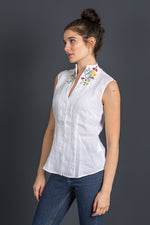 Wallmann Trachtenbluse Leinen ärmellos weiß Detail Stickerei | Wallmann Trachtenbluse Linen sleeveless white embroidery detail