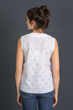 Wallmann Trachtenbluse ärmellos weiß Detail | Wallmann Trachtenbluse sleeveless white detail
