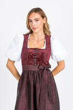 Weiße Bluse von Wallmann mit voluminösem Puffarm in der Vorderansicht