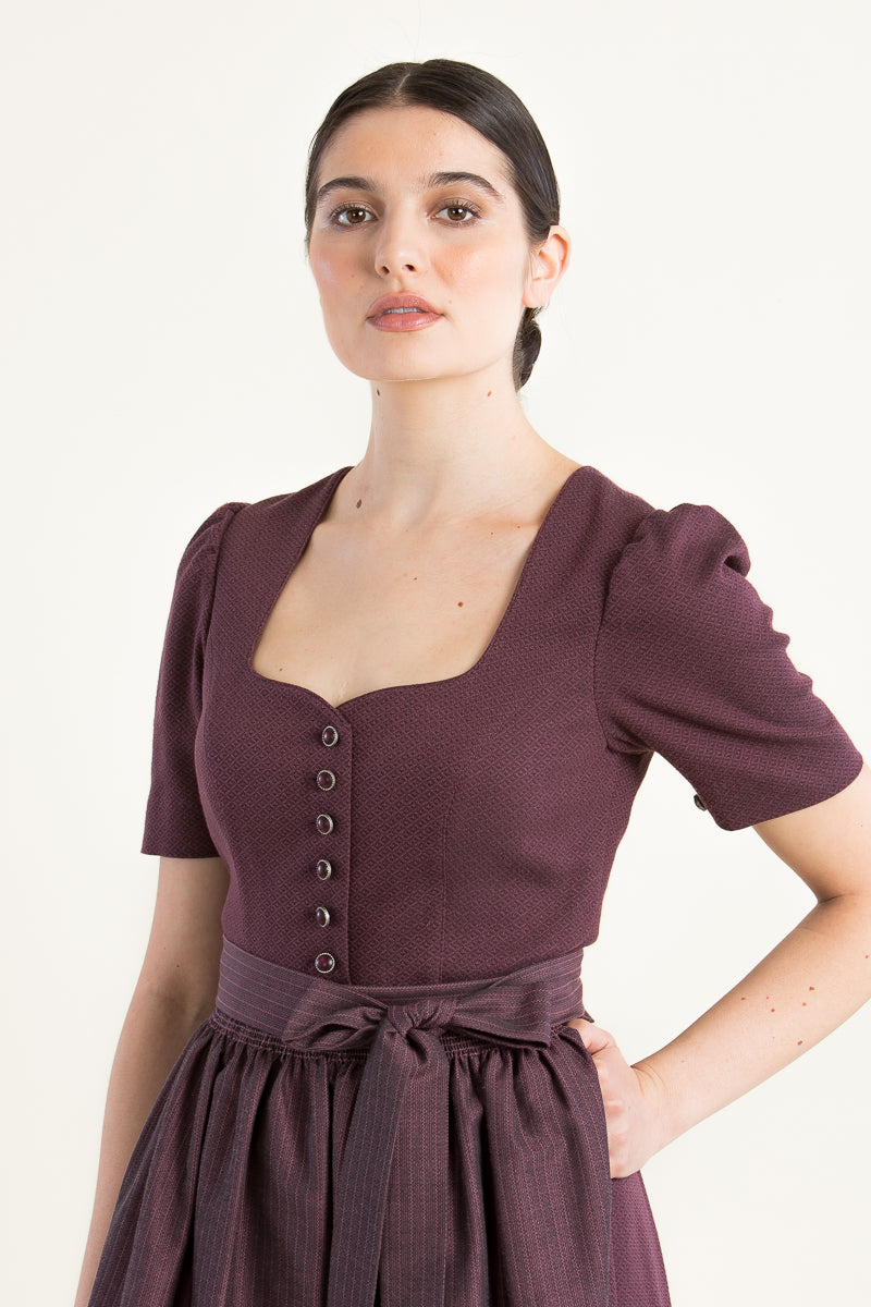 Wenger Dirndl Frieda weinrot Getragen | Wenger Dirndl Frieda wine red worn
