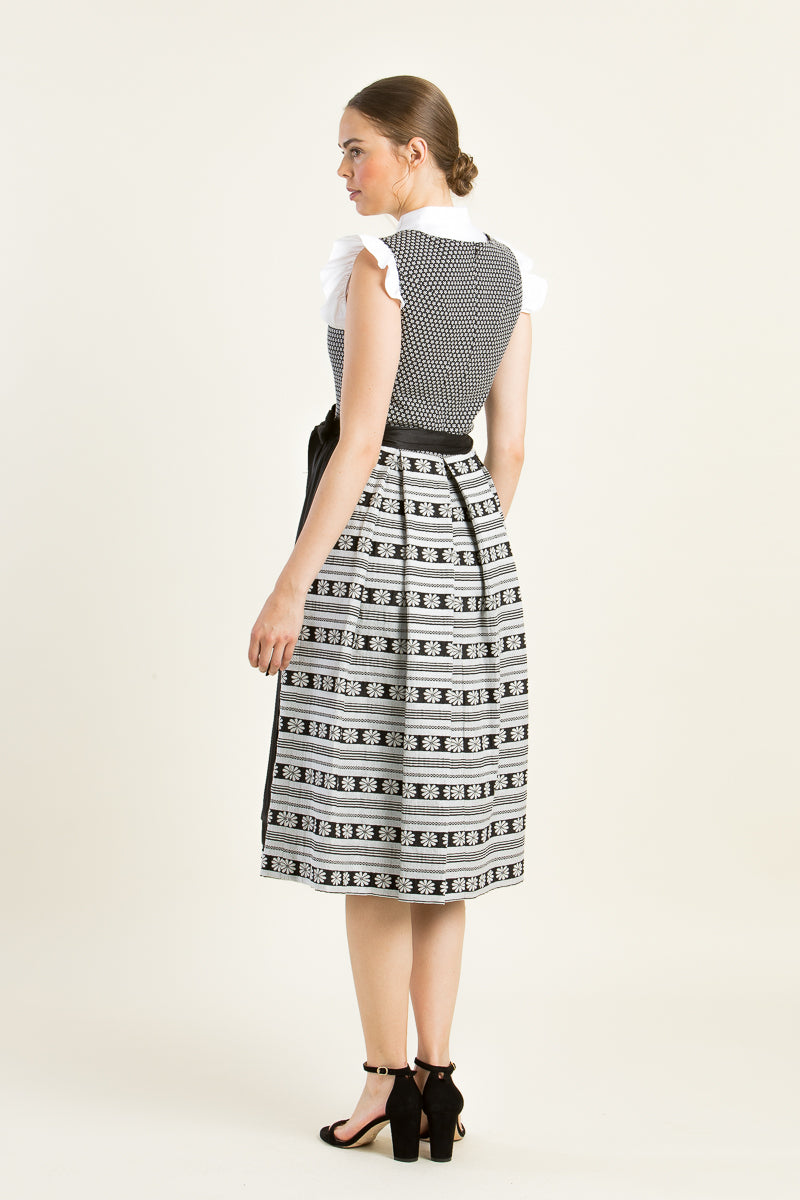 Wenger Dirndl Laetizia schwarz Getragen | Wenger dirndl Laetizia black worn