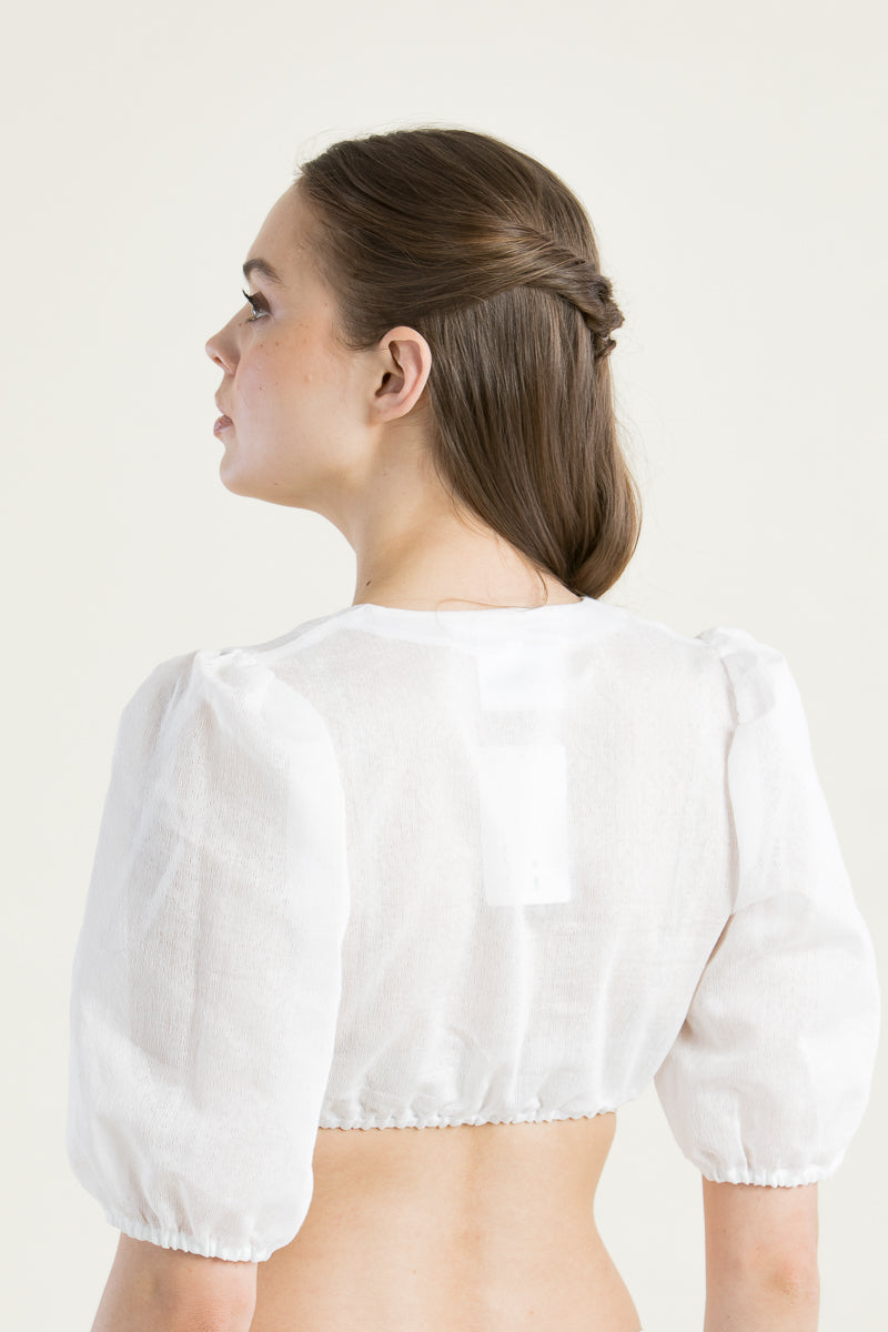 Wenger Dirndlbluse Ilva Puffarm weiß Getragen | Wenger Dirndl Blouse Ilva puff sleeve white worn