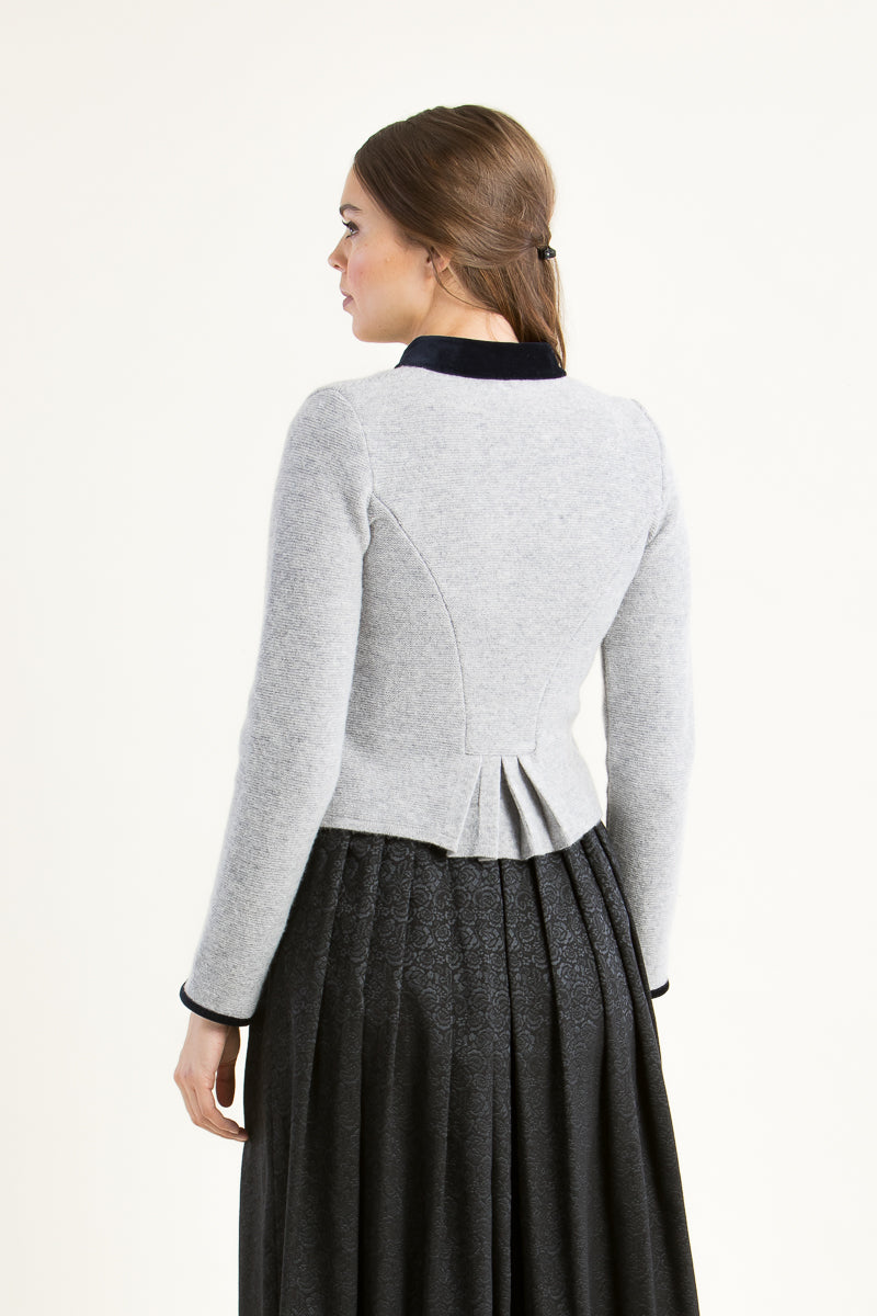Astrifa Strickjanker Ruhpolding grau/marine Getragen | Astrifa knit jacket Ruhpolding grey/navy worn
