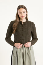 Gottseidank Strickjanker Sophia oliv Vorderansicht | Gottseidank knitted janker Sophia olive front view
