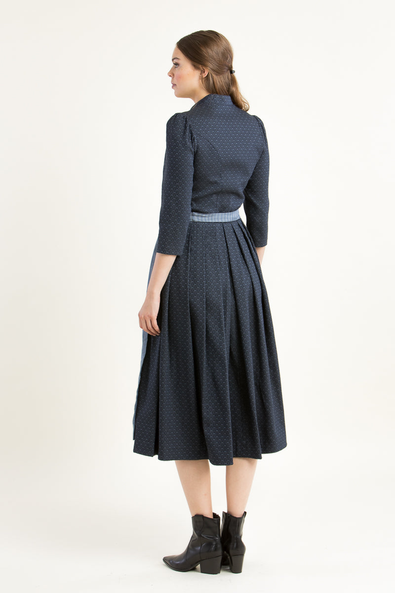 Hammerschmid Langarmdirndl Weitsee blau Getragen | Hammerschmid long-sleeve dirndl Weitsee blue worn